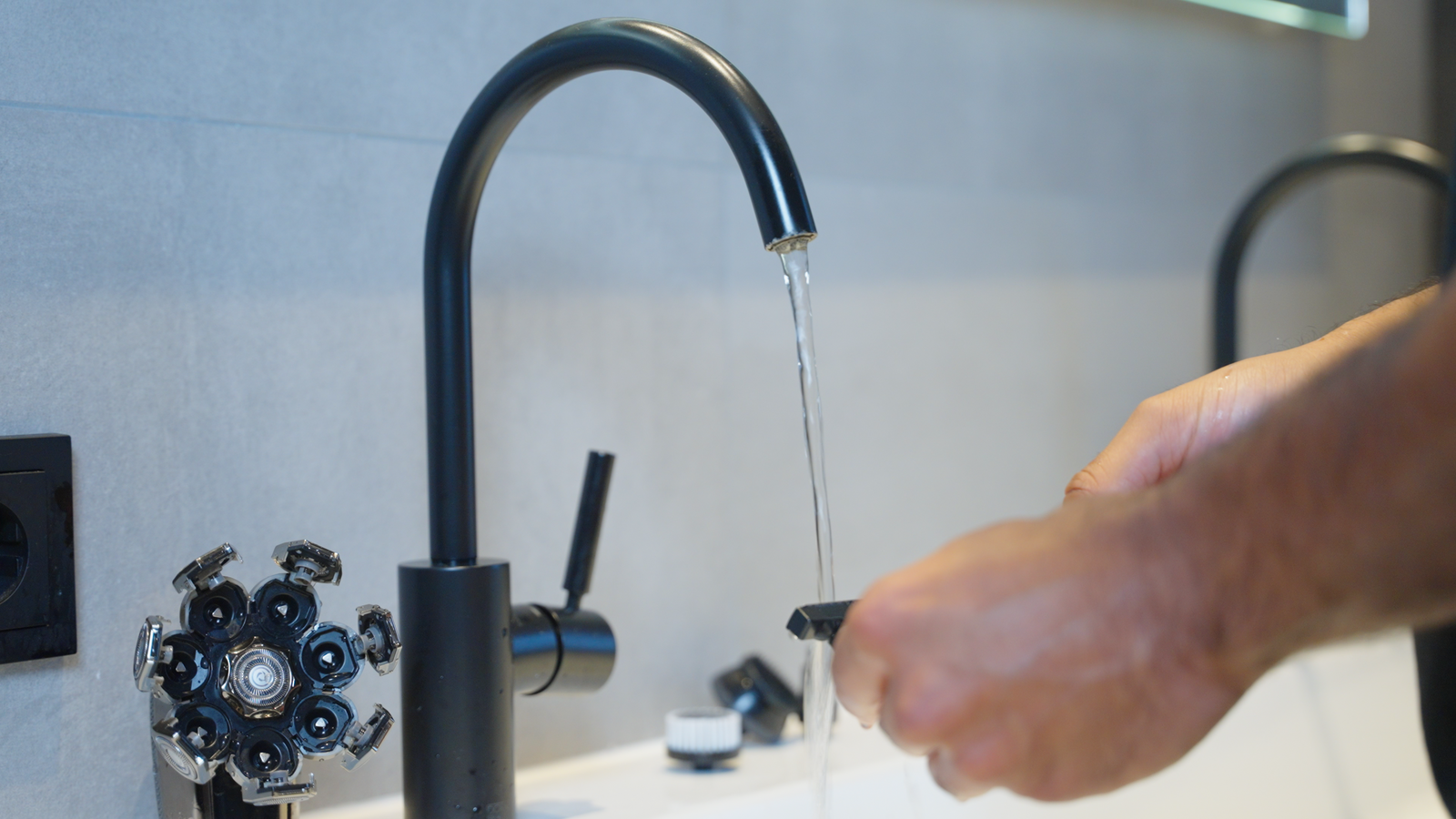 Het Maintro HS2400 Pro 6-in-1 Scheerapparaat biedt een revolutionaire scheerervaring